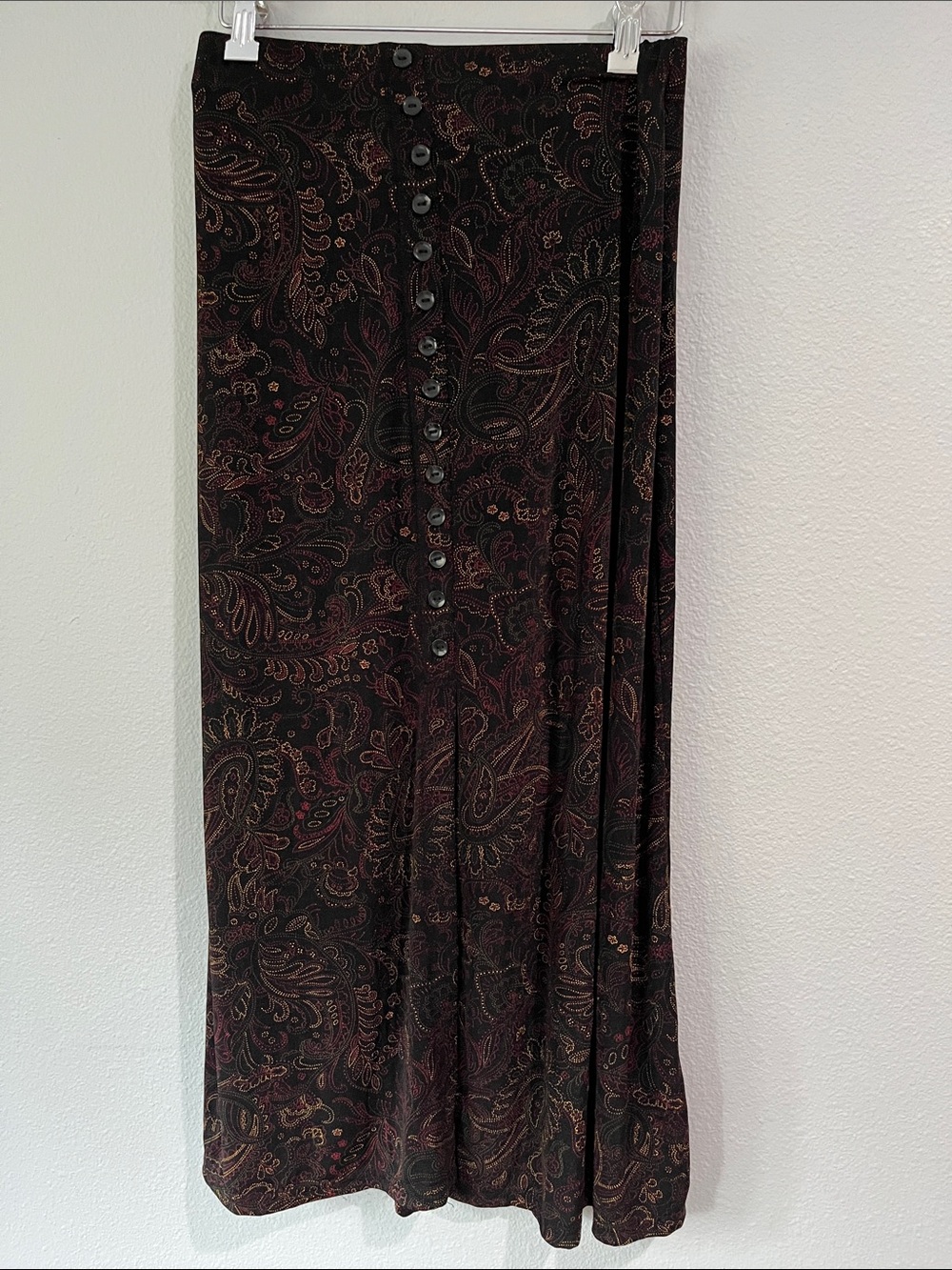 Briggs New York Black and Burgundy Paisley Button-Front Maxi Skirt